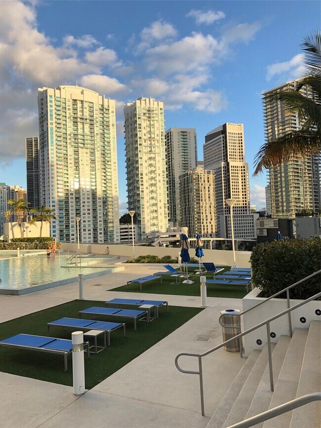 Building Photo - 350 S Miami Ave