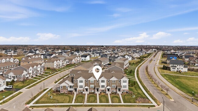 Building Photo - 217 Goldenrod Dr