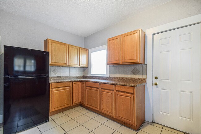 Building Photo - Comfortable Three Bedroom Home in a Great Location