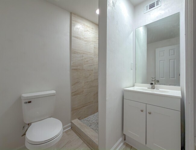 Building Photo - 1751 Pepper Dr