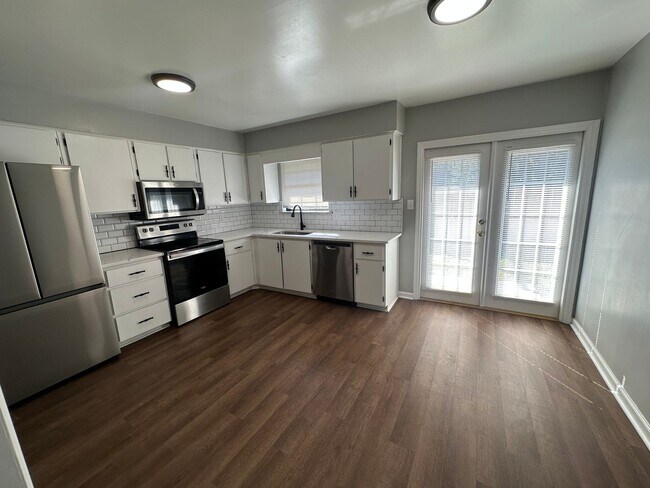 Building Photo - Harmon Creek