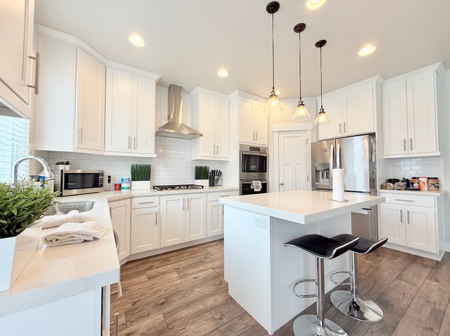 Building Photo - VERY Spacious house in Vineyard!