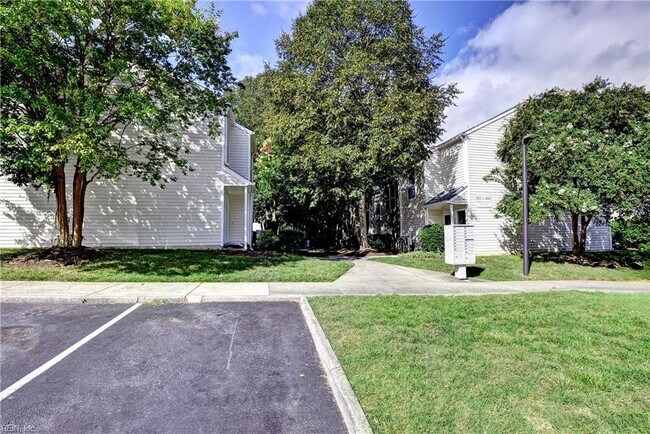 Building Photo - 4058 Midlands Rd