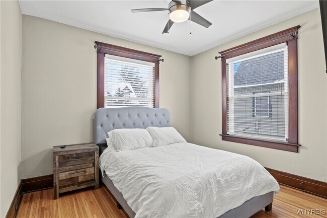 Building Photo - 365 W Utica St