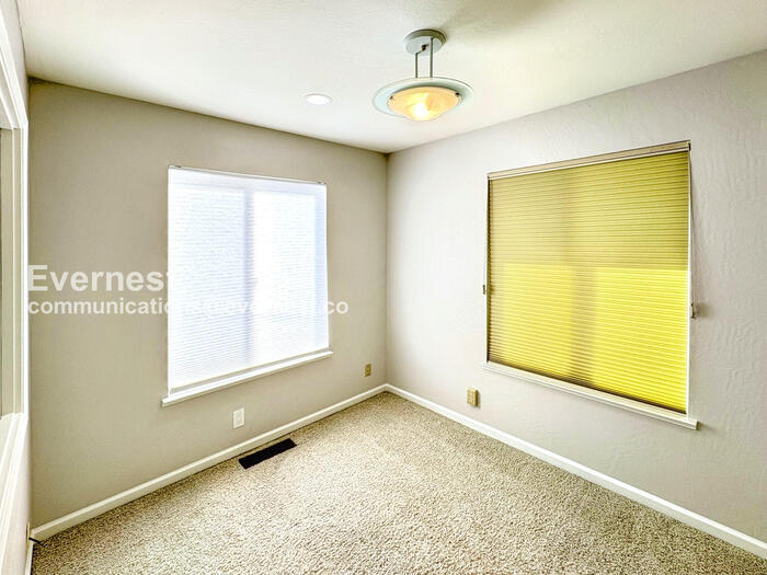 Building Photo - 736 Durshire Way