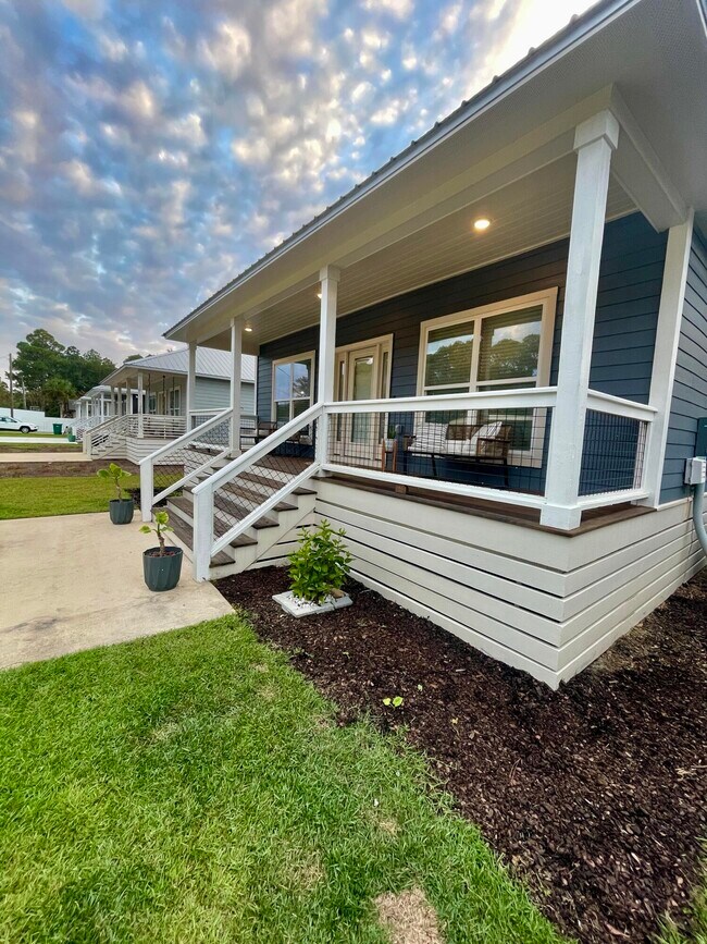 Primary Photo - 105 1st St