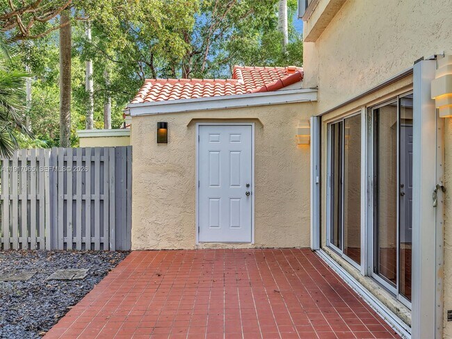 Building Photo - 1353 Springside Dr