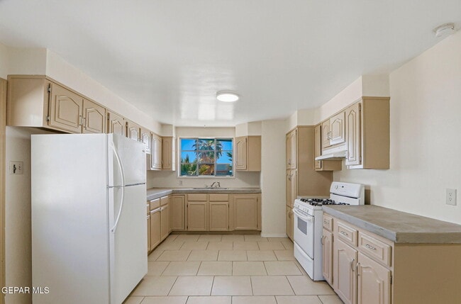 Building Photo - 1105 N Clark Dr