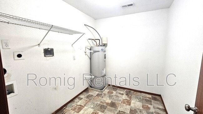 Building Photo - 3608 NE 81st Cir