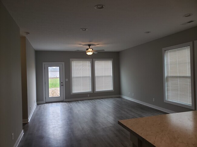 Building Photo - 2164 Ottawa Dr