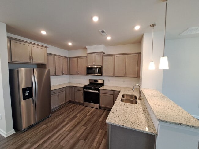 Building Photo - Charming 3 beds 2.5 baths in Fuquay Varina!