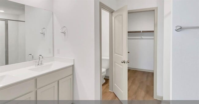 Building Photo - 207 Sweetwater Crk Ln