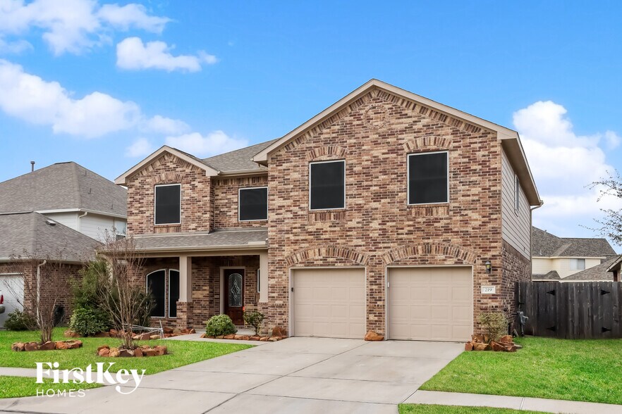 Building Photo - 219 Chestnut St