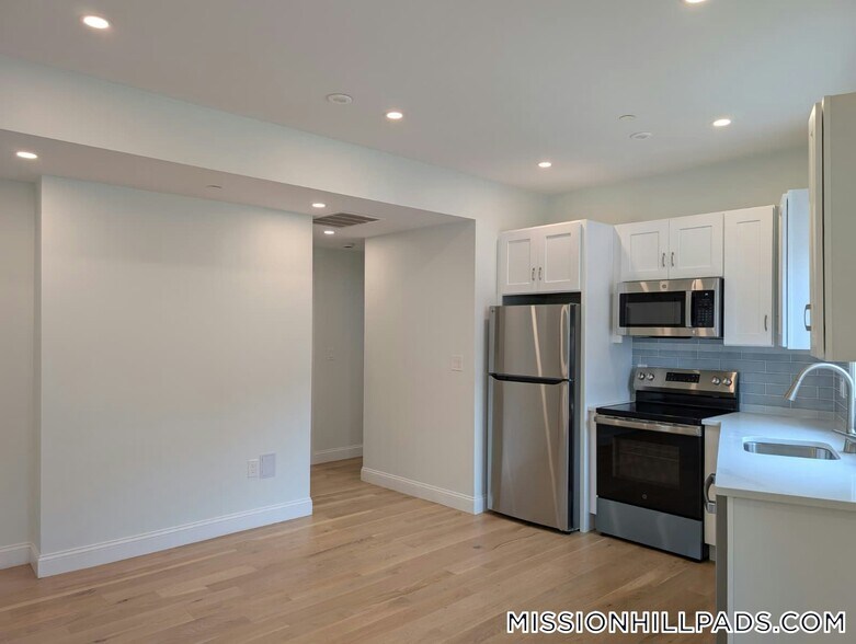 Building Photo - 38 Regent St