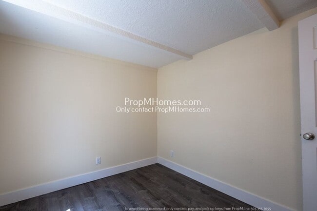 Building Photo - Charming 3-Bedroom Sanctuary in Vibrant Mo...
