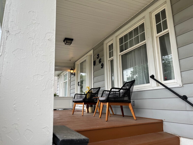 Building Photo - 369 E Tuscarawas Ave