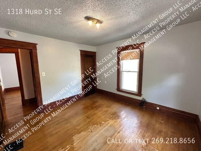 Building Photo - Eastown Three Bedroom Clean Home