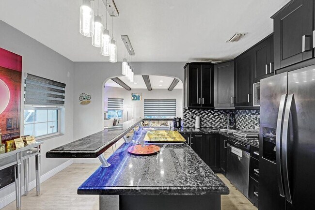 Building Photo - 2000 Jackson St