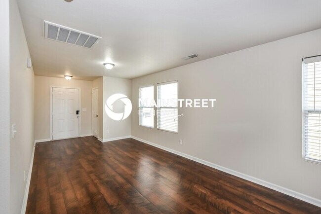 Building Photo - 3 Bedroom Pet-Friendly Home in MERIDIANVIL...