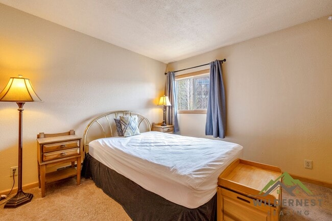 Building Photo - Furnished Pet Friendly Summer Rental