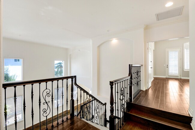 Building Photo - 27452 Avanti Dr