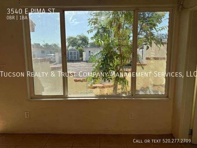Building Photo - 3540 E Pima St