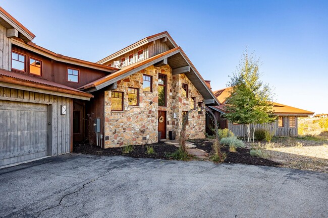 Building Photo - Magnificent Mountain Retreat in Oakley, Utah