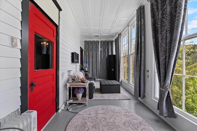 Building Photo - 123 1/2 Stone Street Unit