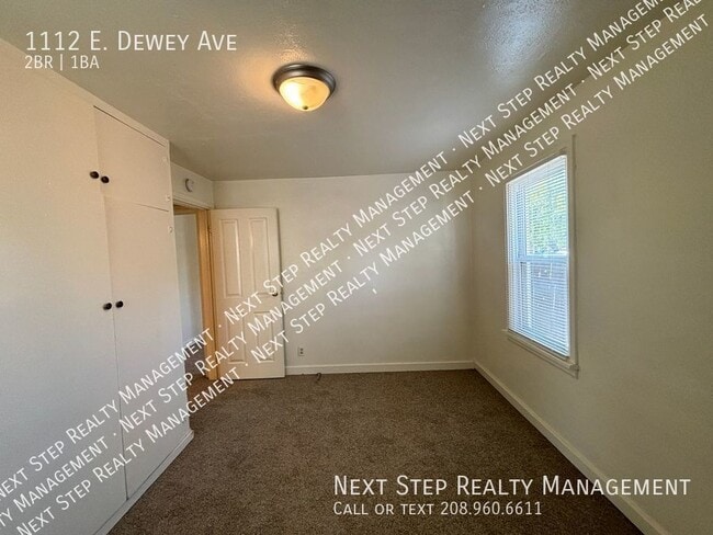 Building Photo - 1112 E Dewey Ave