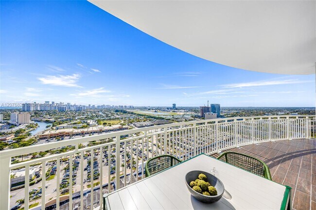 Building Photo - 1745 E Hallandale Beach Blvd