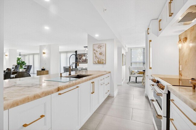 Building Photo - 7233 Promenade Dr