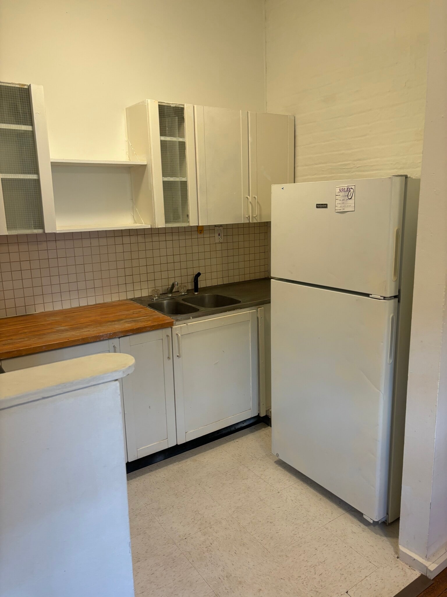 Kitchen - 1326 W Pratt St