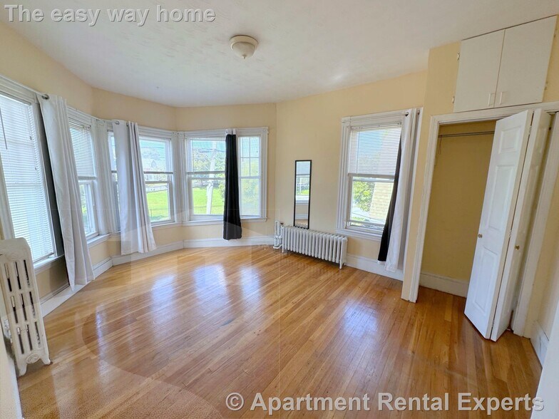 Building Photo - 145 College Ave