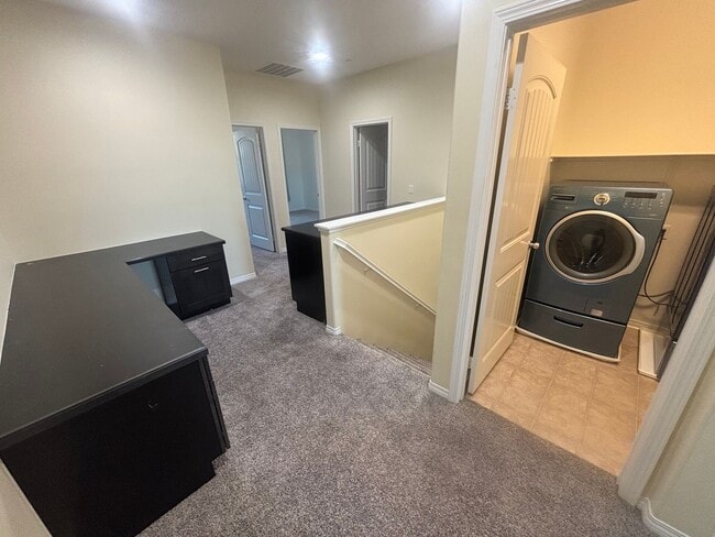 Building Photo - Stylish 3 Bedroom Home in the Gated River ...