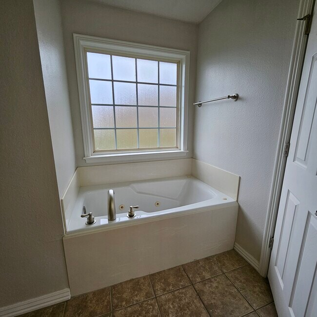 Building Photo - 550 McKissic Spring Rd