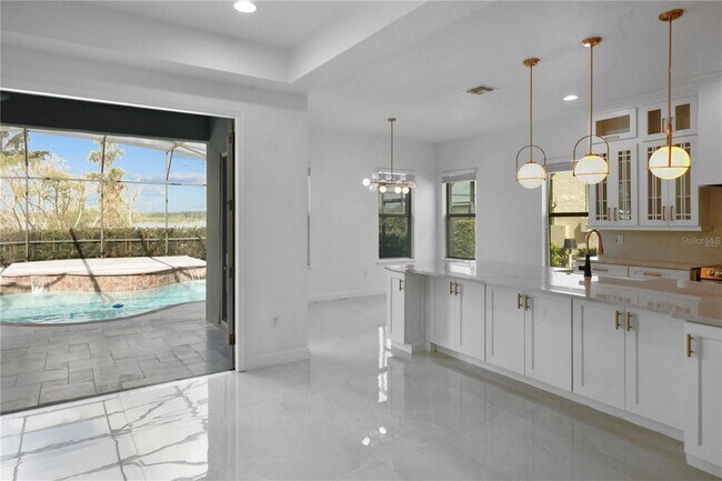 Building Photo - 8394 Lookout Pointe Dr