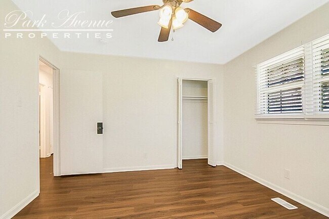 Building Photo - 232 Sandlewood Dr