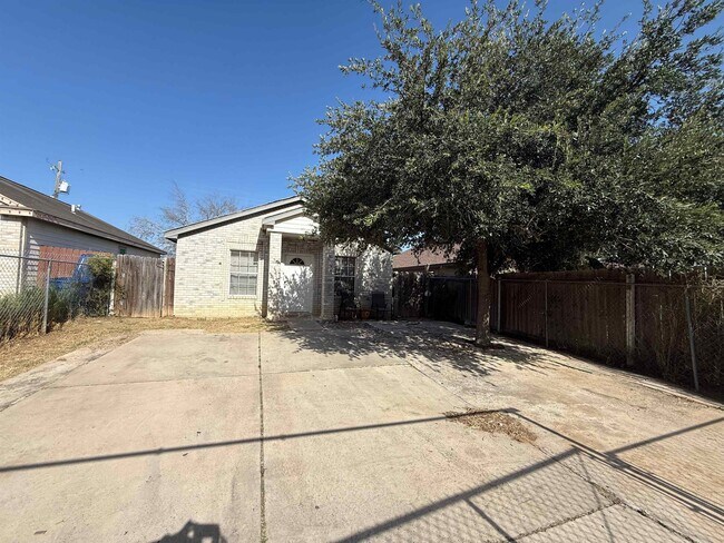 Building Photo - 308 Larga Vista Dr