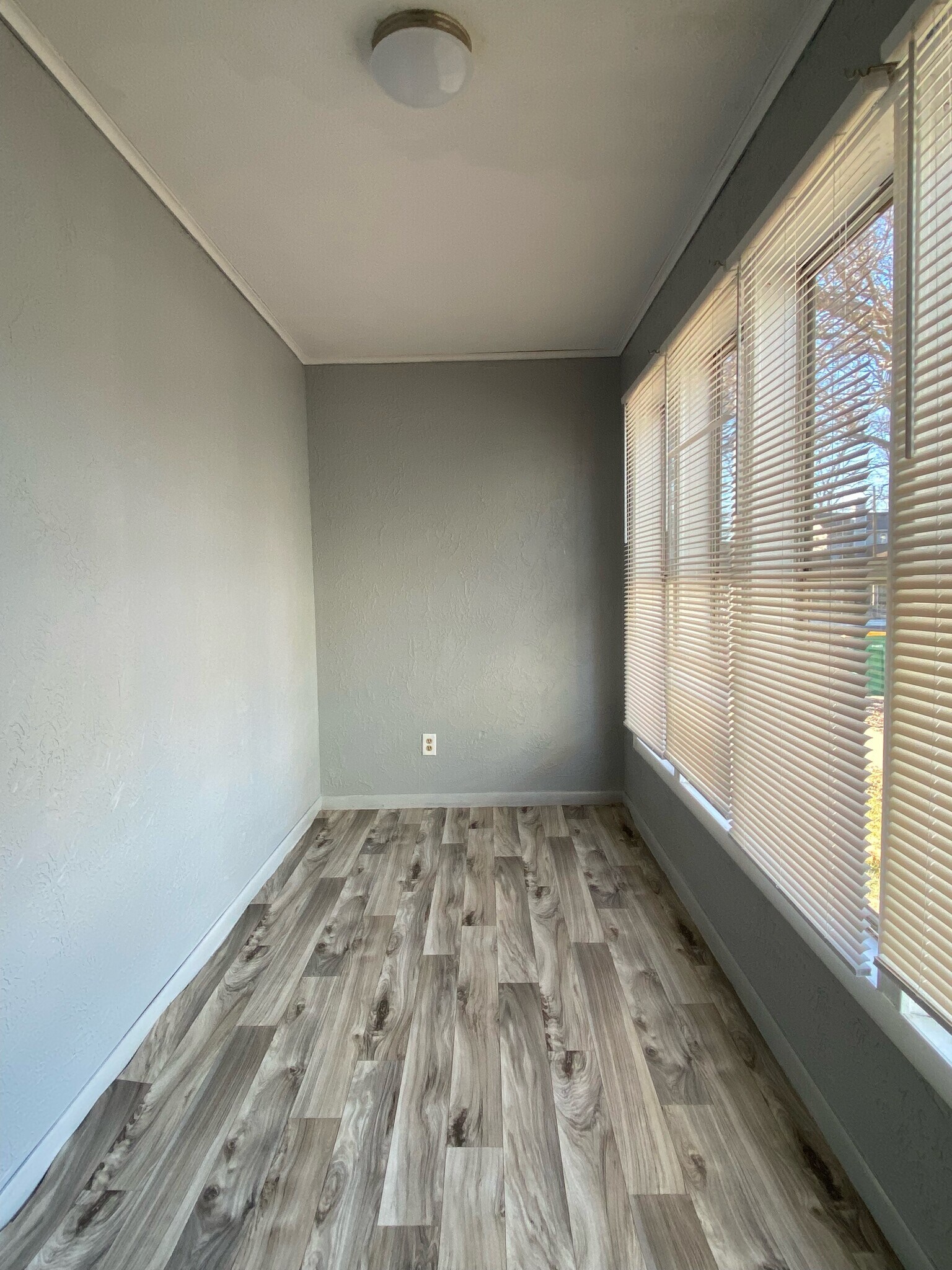 Enclosed/Heated Front Porch - 214 S Bloomington St