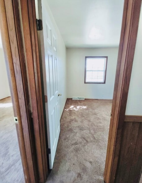 Building Photo - 8622 Westbrook Dr