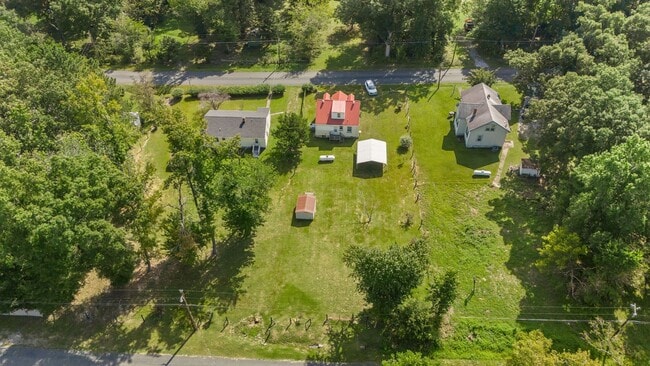 Building Photo - Newly Remodeled 3-Bedroom Home in Town of Blackstone!