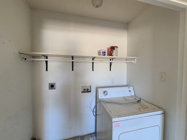 Building Photo - 3541 Kings Dr