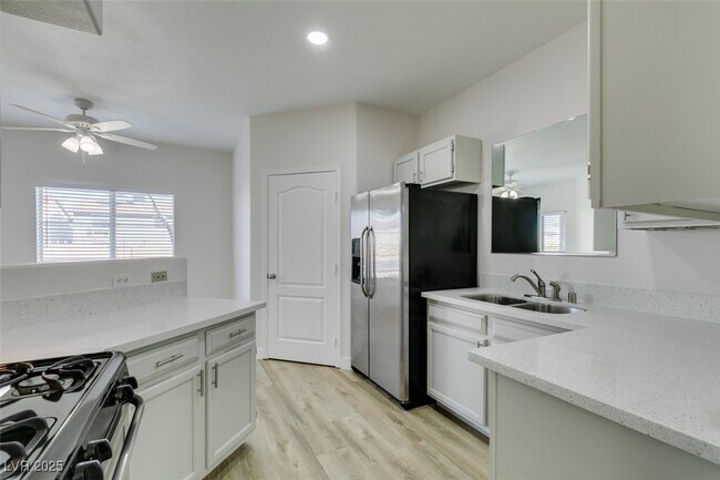 Building Photo - 5525 W Flamingo Rd