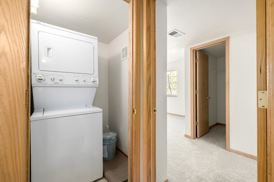 Building Photo - 1221 University Ave