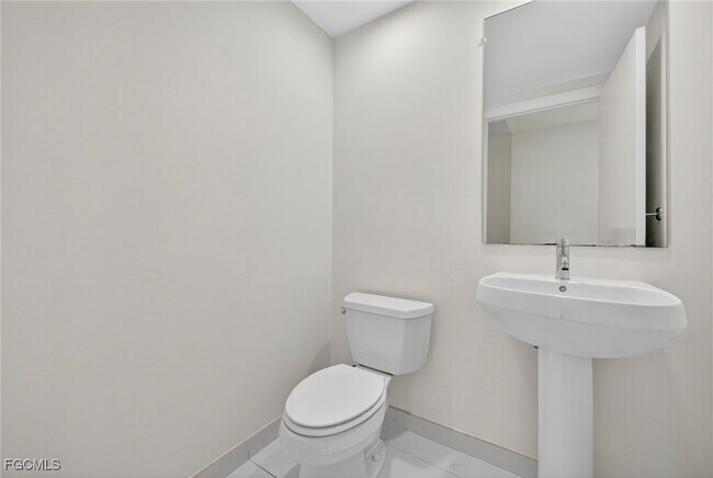 Building Photo - 3000 Oasis Grand Blvd