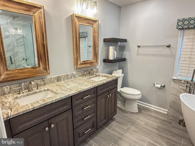 Building Photo - 15292 Surrey House Way