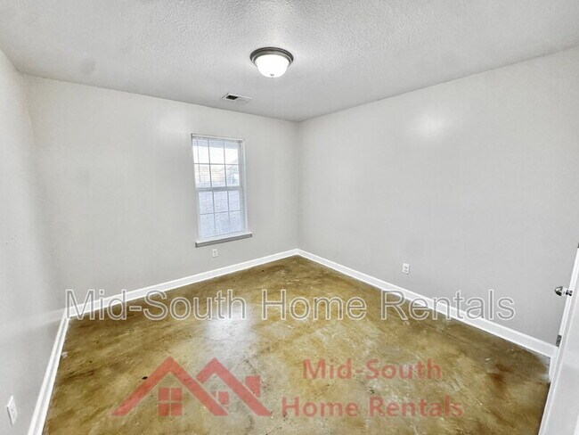 Building Photo - 3915 Jordan View Dr