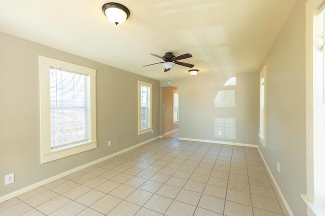 Building Photo - 330 Gem Ln