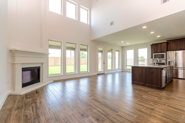 Building Photo - 3410 Willow Cres Ct