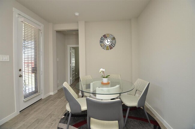 Building Photo - 28615 Halle Ray Dr